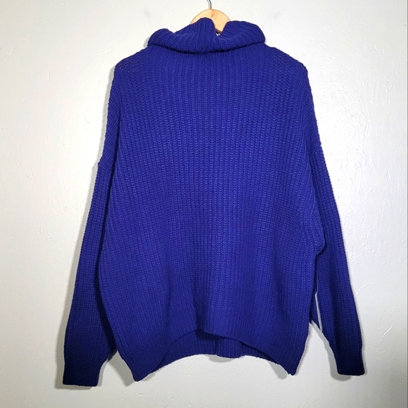 Free People Navy Sweater - Picture 2 of 10